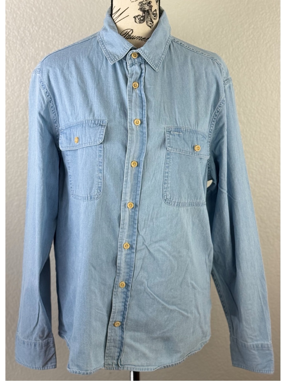 Taylor Stitch The Ledge Shirt Sun Bleached Chambray size 40 / Medium